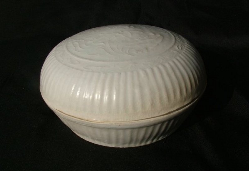 Large Song White Glazed Cover Box  (18.5 cm)