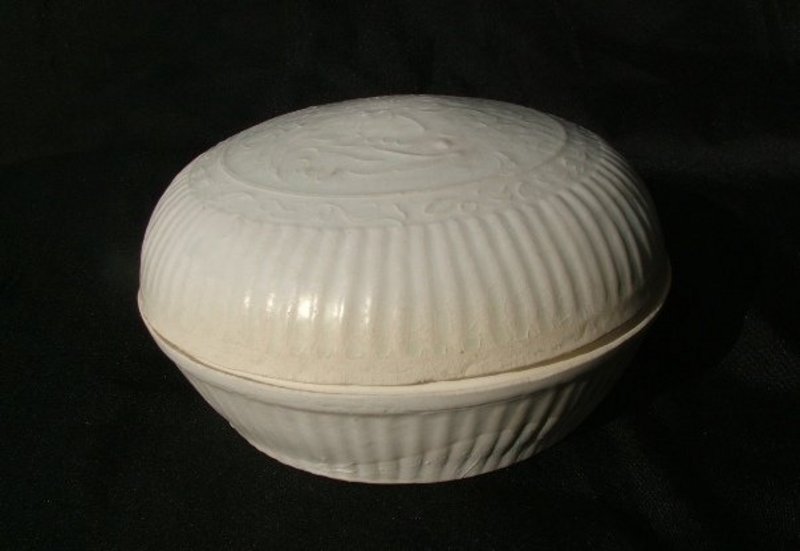 Large Song White Glazed Cover Box  (18.5 cm)