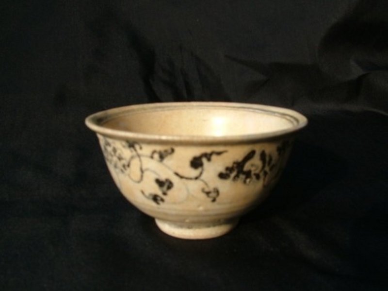 Early Ming Blue White Bowl with Foral Scroll and Mark