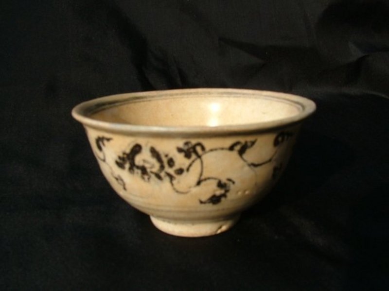 Early Ming Blue White Bowl with Foral Scroll and Mark