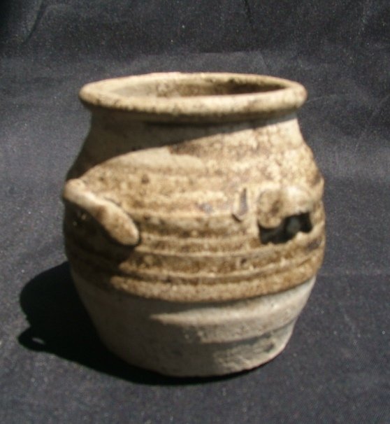 Tang dynasty yue yao jar with four lugs