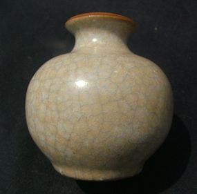 Qianlong Ge Type Celadon Globular Small Jar