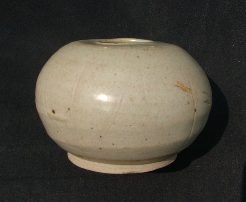 Yue Globular Water Pot
