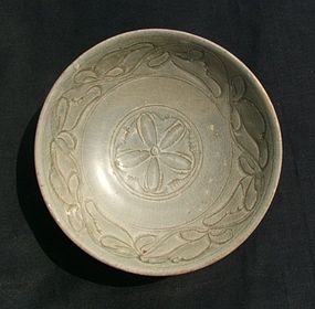Perfect Yue Celadon Floral Carve Bowl