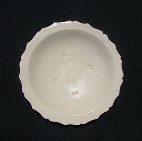 Fine and Rare Song White Glaze Small Foliated Dish