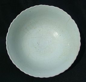 Large Yuan Qingbai Foliated Bowl (W = 18 cm)