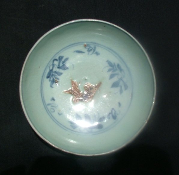 Early Ming Small Dish with Single Biscuit Fish