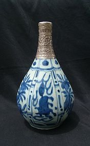 Kraak Blue and White  Wanli - Ming  Bottle Vase