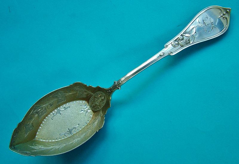 Knowles &amp; Ladd QUEEN berry spoon