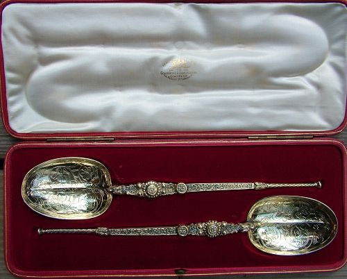 boxed set of Edward VII sterling coronation spoons, gilt