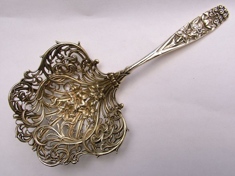 Whiting DAFFODIL sterling cast bon bon spoon number 5741