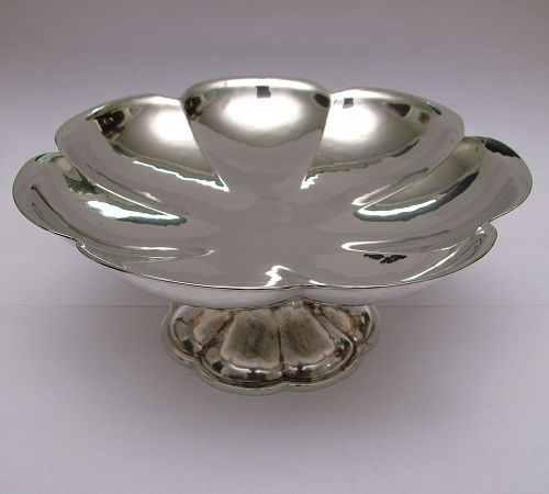 F.J.R Gyllenberg hand wrought sterling seven-lobed pedestal bowl