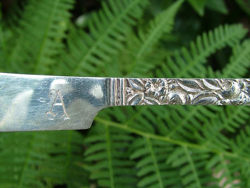 6 REPOUSSE square handle flat butter knives