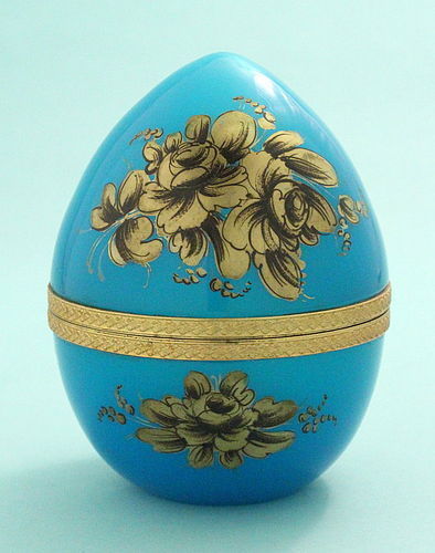 Blue Opaline Egg-Form Box