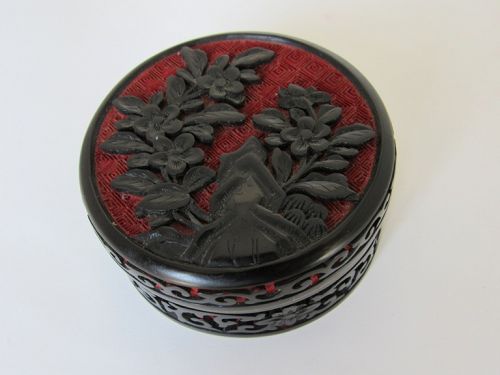 Chinese Black and Red Cinnabar Lacquer Round Trinket Box