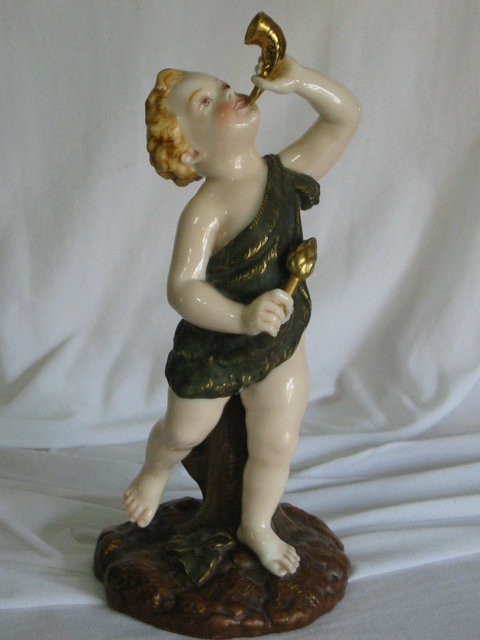 Royal Worcester cupid figurine "Dancing Cupids"