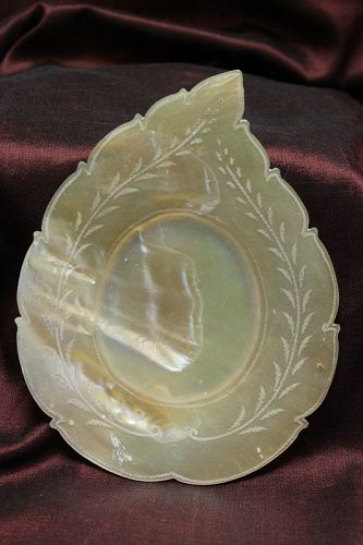 Chinese export mother of pearl dish