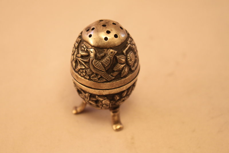 Antique Persian Repousse Silver Salt Shaker, 19th C. De