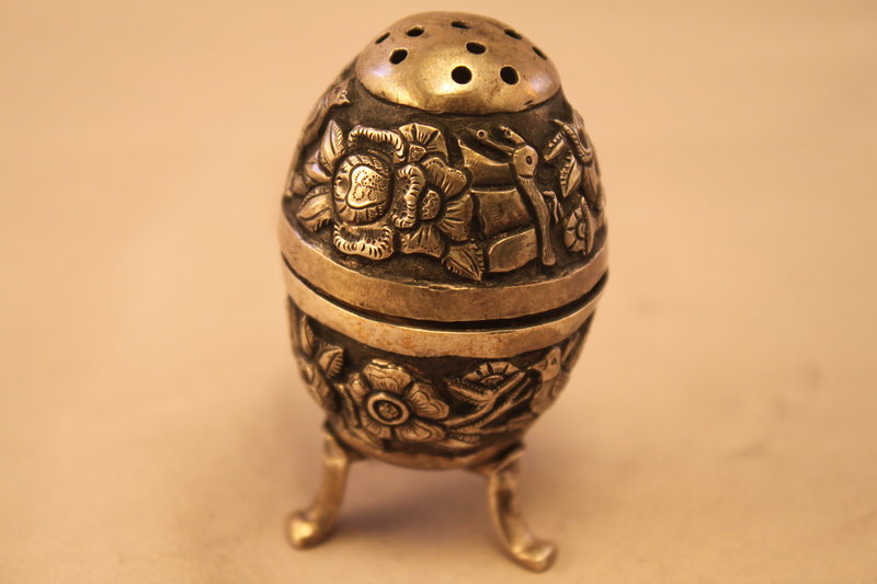 Antique Persian Repousse Silver Salt Shaker, 19th C. De
