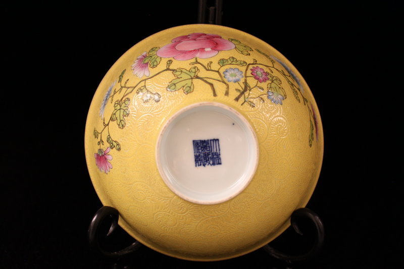 Chinese Qing Dynesty Porcelain Bowl.