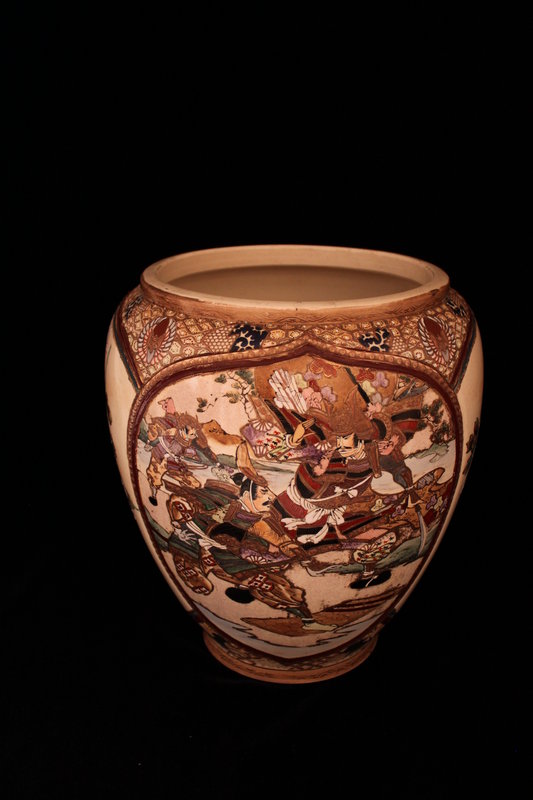 Wonderful Japanese Satsuma Decorated Pottery Vase, Tais