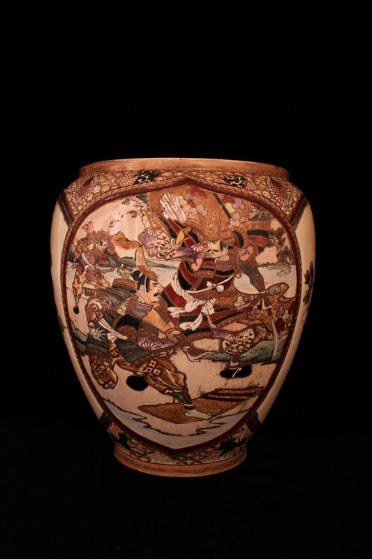 Wonderful Japanese Satsuma Decorated Pottery Vase, Tais
