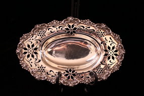 Wonderful English antique Silver Dish, Ear 18th C.