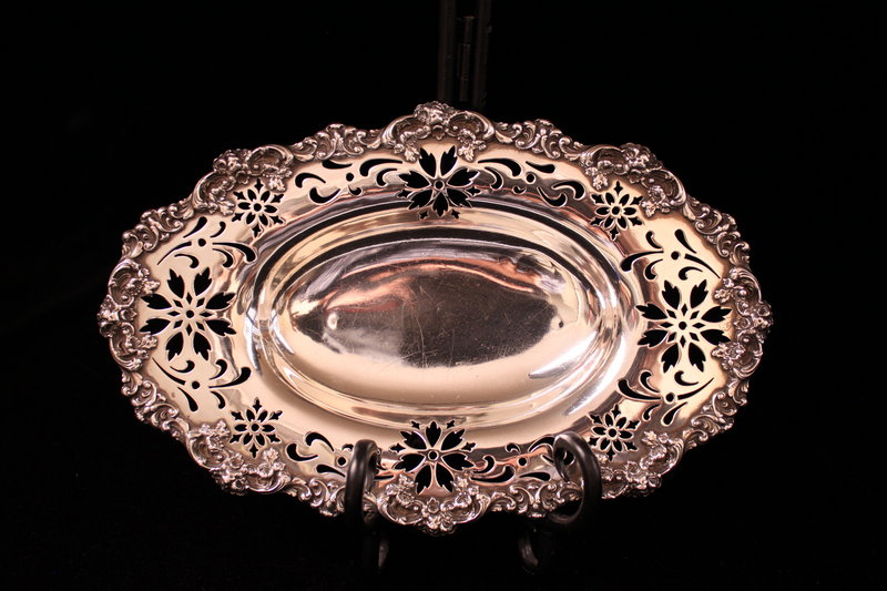Wonderful English antique Silver Dish, Ear 18th C.