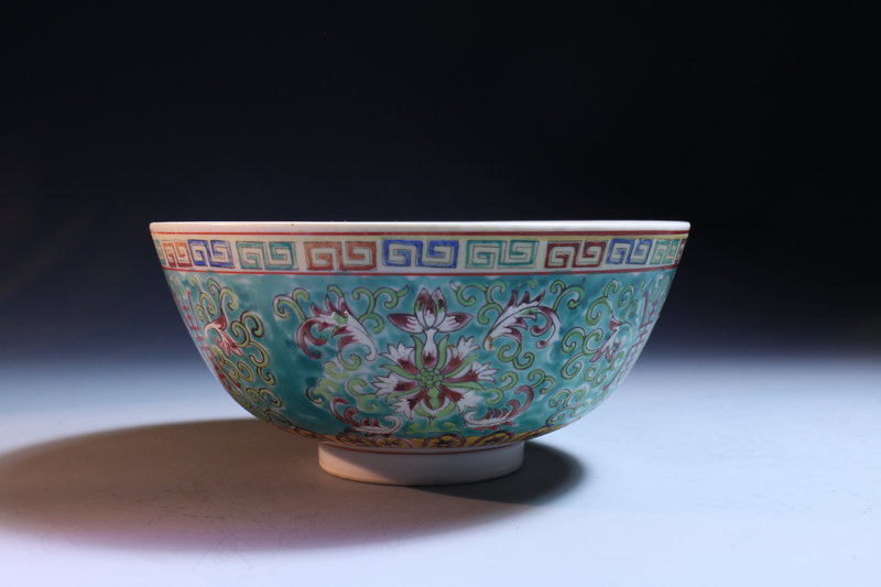 Superb Antique Chinese Enameled Porcelain Bowl, 19th c.