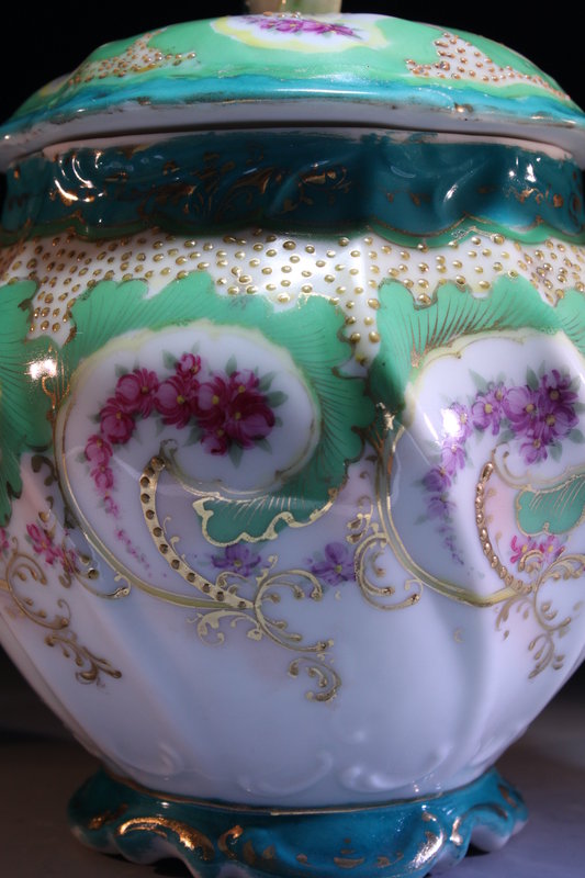 Japanese Kutani Porcelain Covered Jar,