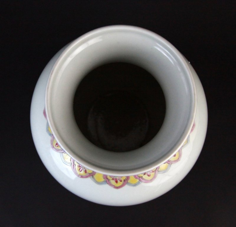 Fine Chinese Enameled Porcelain Famille Rose Vase,