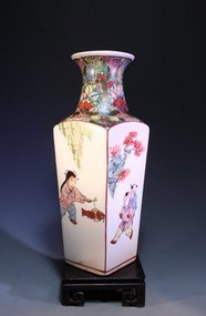 Chinese Republic Period Enameled Porcelain Vase,