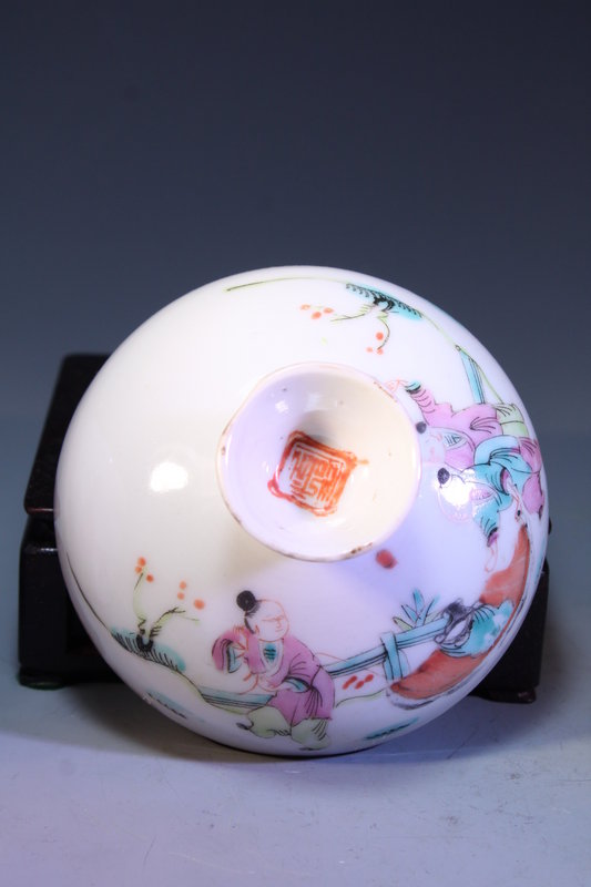 Chinese Enameled Porcelain Lidded Dish,