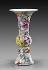 Superb Chinese Famille Rose Porceclain Vase,