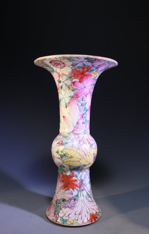 Superb Chinese Famille Rose Porceclain Vase,