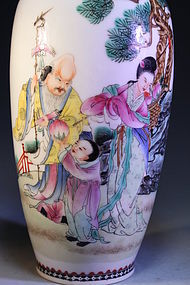 CHINESE PORCELAIN FAMILLE ROSE BALUSTER VASE,