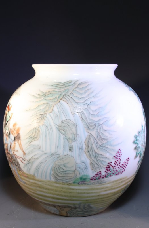 Chinese Enameled Porcelain Vase,
