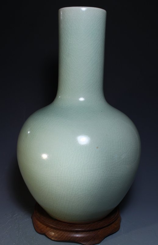 Chinese Celadon Glaze Porcelain Bottle Vase,