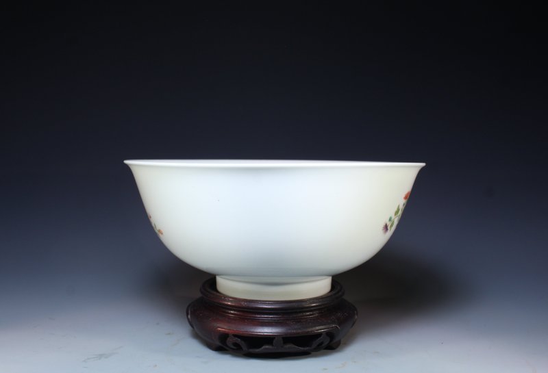 Superb Chinese Enameled Porcelain Bowl