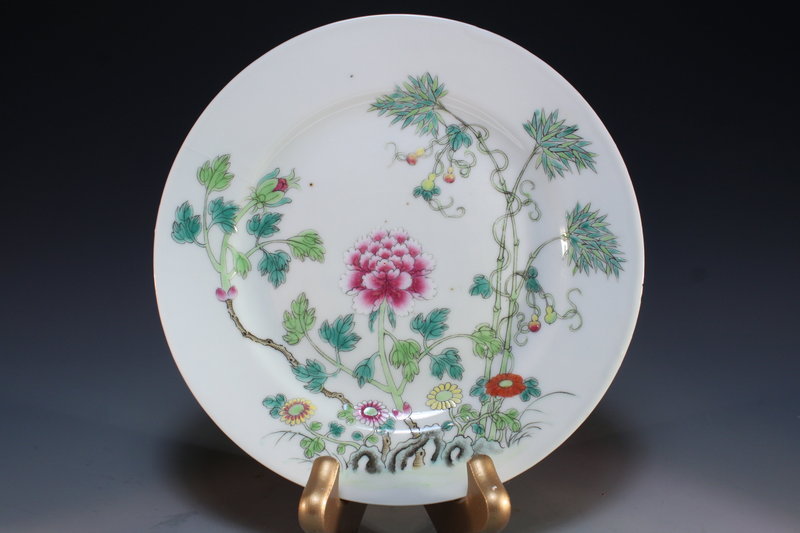 Chinese Antique Famille Rose Porcelain Plate,