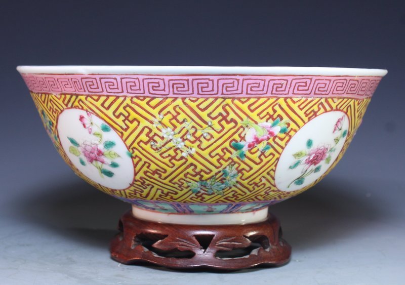 Chinese Qing Famille Rose Porcelain Bowl.