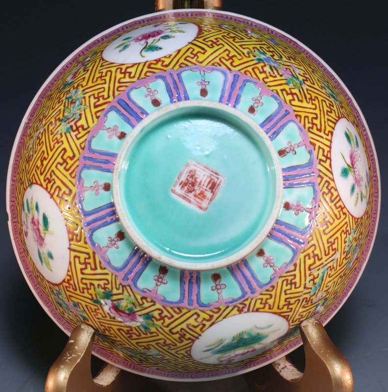 Chinese Qing Famille Rose Porcelain Bowl.