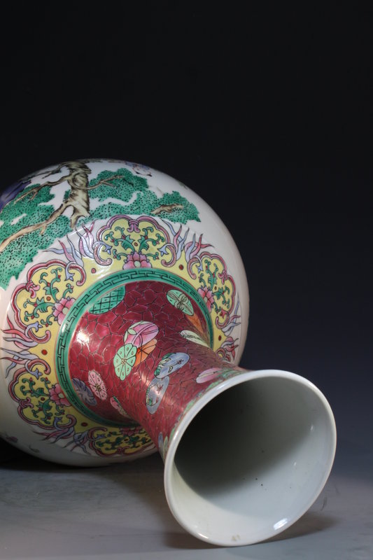 Chinese Famille Rose Porcelain Vase.