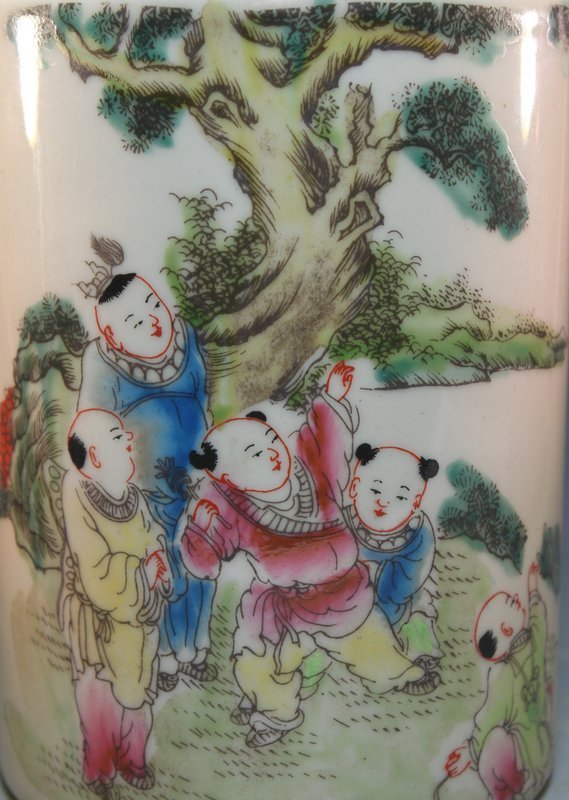 Superb Chinese Famille Rose Porcelain Brush Holder