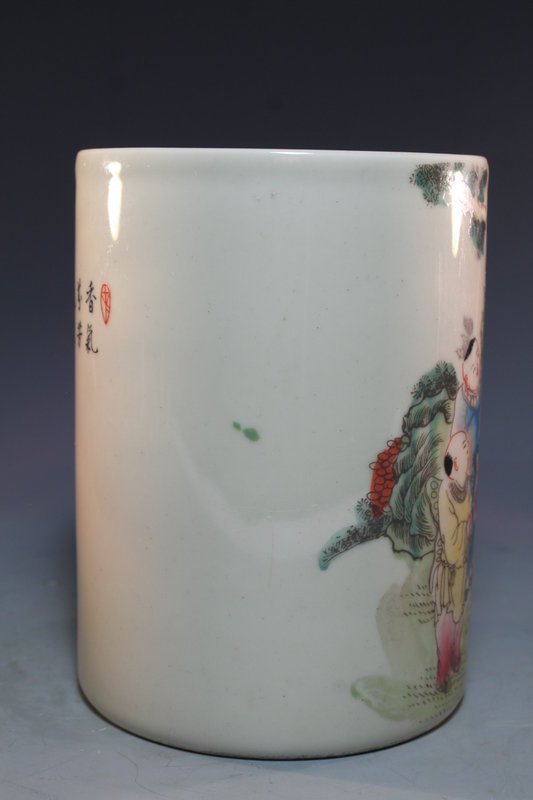 Superb Chinese Famille Rose Porcelain Brush Holder