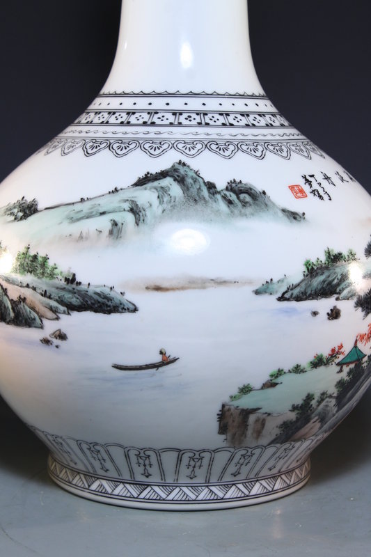 Fine Chinese Enameled Porcelain Vase.