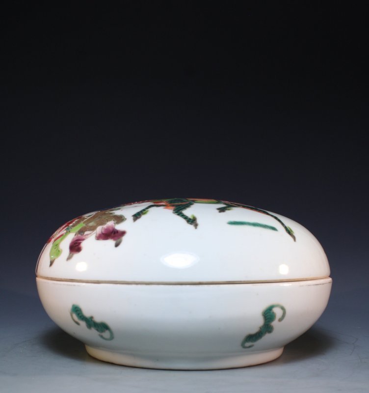 Superb Chinese Enameled Porcelain Lidded Bowl. 19th C.