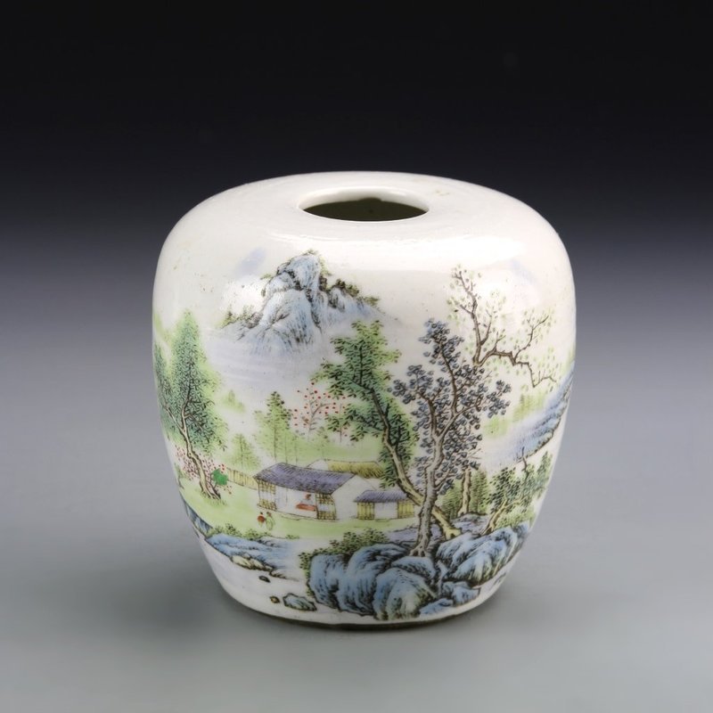Superb Antique Chinese Famille Rose Porcelain Jar.