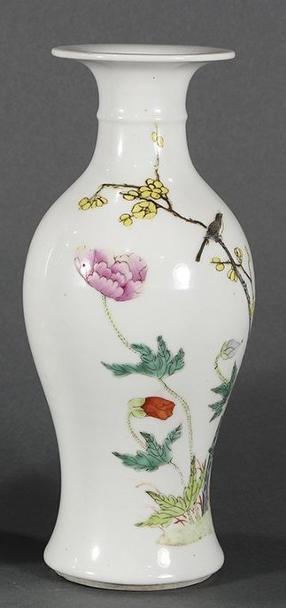 Fine Antique Chinese Enameled Porcelain Vase.