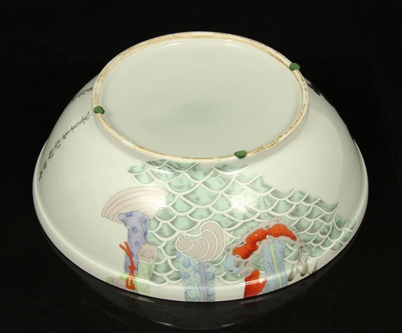 Large Chinese Famille Rose Porcelain Bowl.
